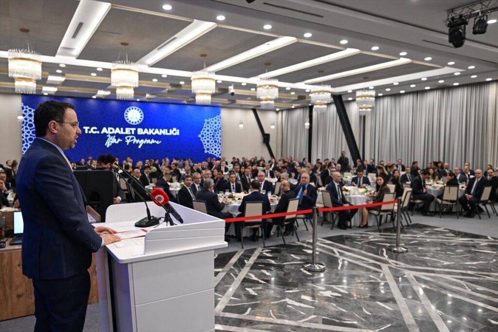 Adalet Bakanı Gürlek, Bakanlık merkez teşkilatıyla iftarda bir araya geldi: