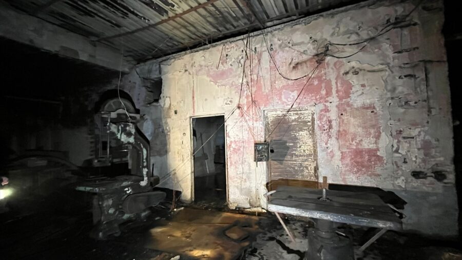 Adana’da mobilya atölyesinde çıkan yangın hasara neden oldu