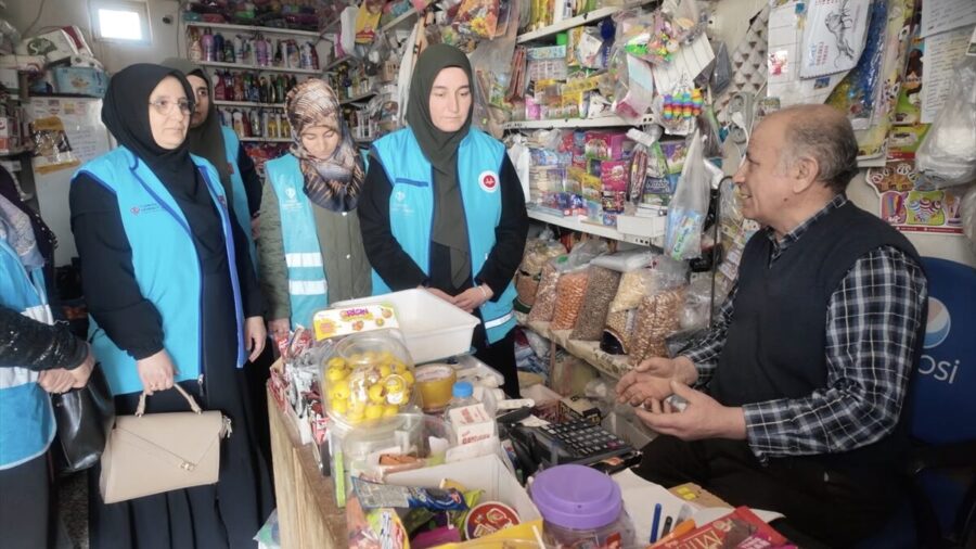 Adıyaman’da gönüllü kadınlar hayırseverlerin bağışlarını ihtiyaç sahiplerine ulaştırdı