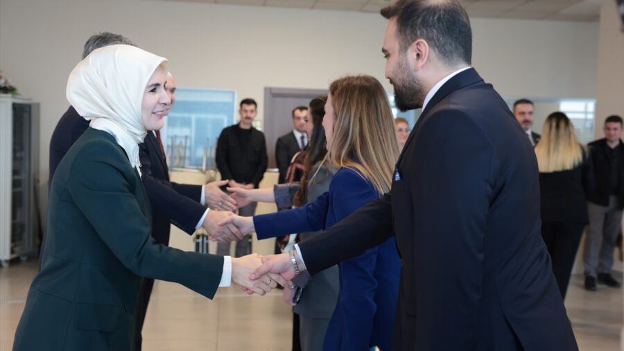 Aile ve Sosyal Hizmetler Bakanı Göktaş, bakanlık personeli ile bayramlaştı