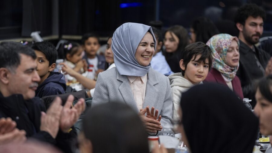 Aile ve Sosyal Hizmetler Bakanı Göktaş, devlet korumasındaki çocuklarla bir araya geldi: