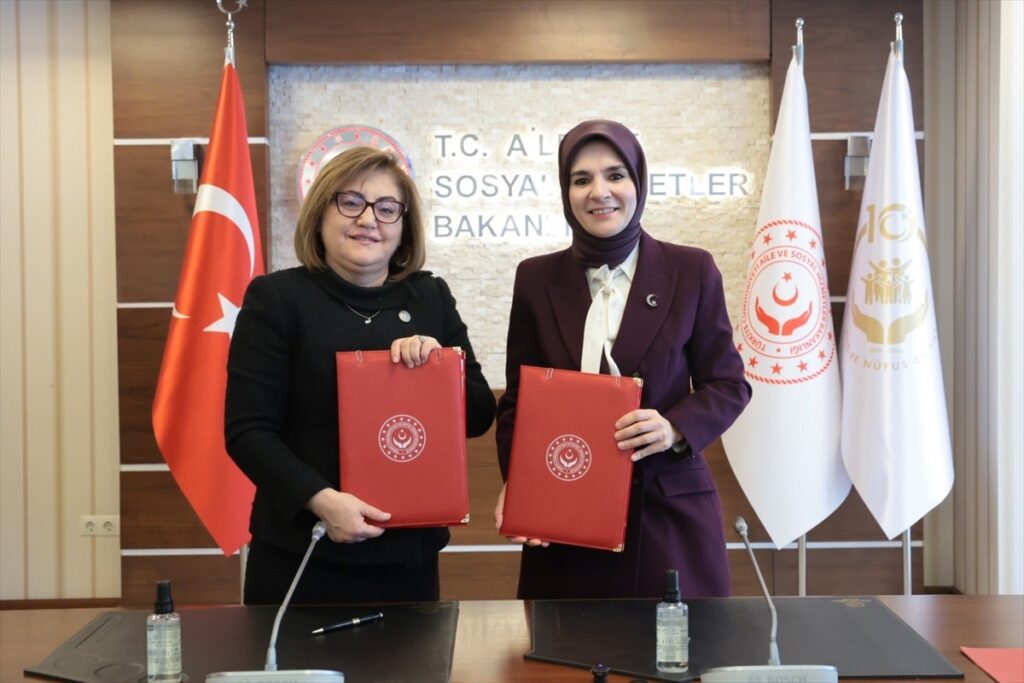Aile ve Sosyal Hizmetler Bakanlığı ile Gaziantep Büyükşehir Belediyesi arasında işbirliği protokolü imzalandı