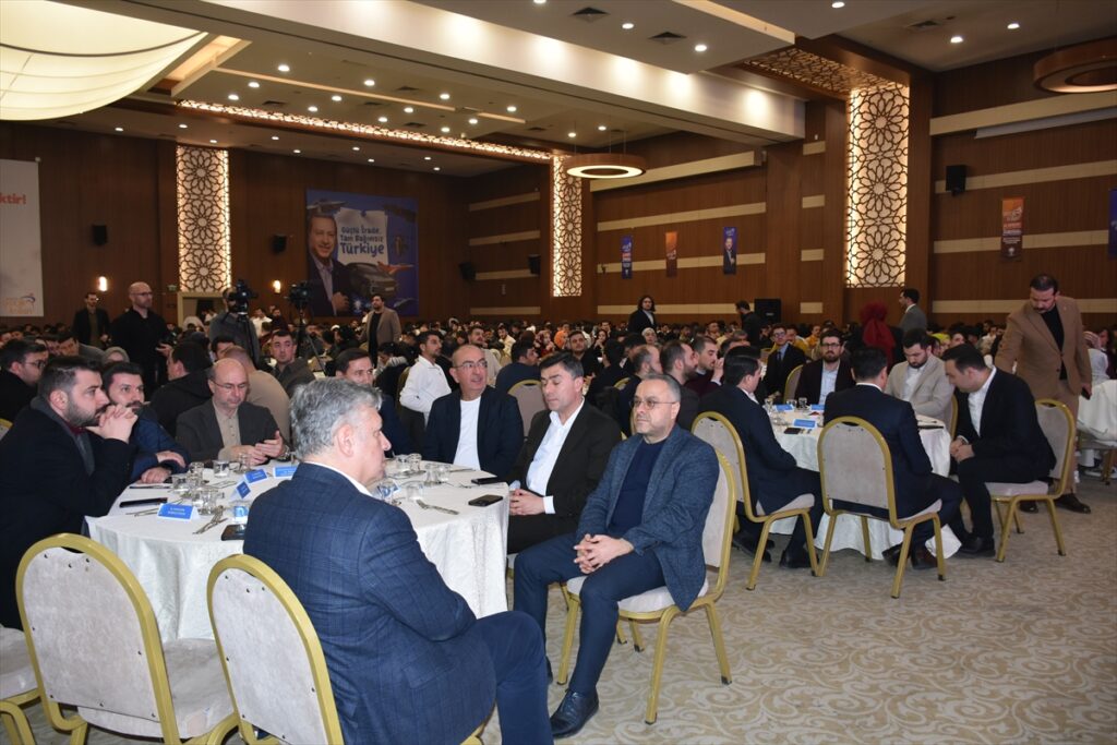 AK Parti Gençlik Kolları Genel Başkanı İbiş, Konya’da sahur programında konuştu: