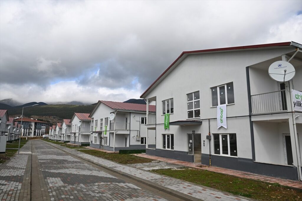 AK Parti Genel Başkan Yardımcısı Zorlu, Gaziantep’te anahtar teslim törenine katıldı: