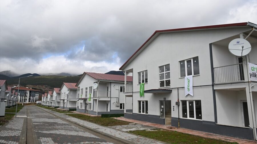 AK Parti Genel Başkan Yardımcısı Zorlu, Gaziantep’te anahtar teslim törenine katıldı: