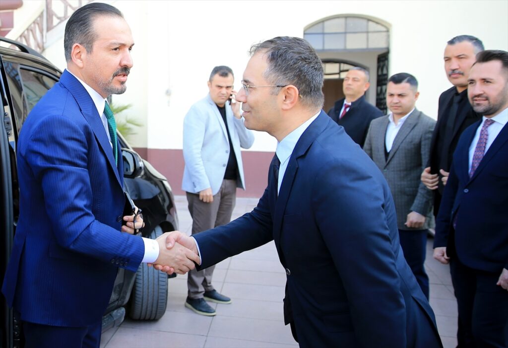 AK Parti Genel Başkan Yardımcısı Zorlu, Manisa’da AK Parti İl Başkanlığını ziyaret etti: