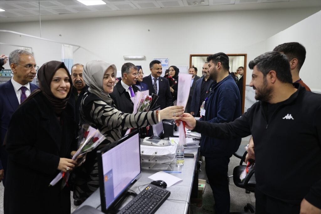 AK Parti Kadın Kolları Başkanı Ercan, Şanlıurfa’da sağlık çalışanlarını ziyaret etti