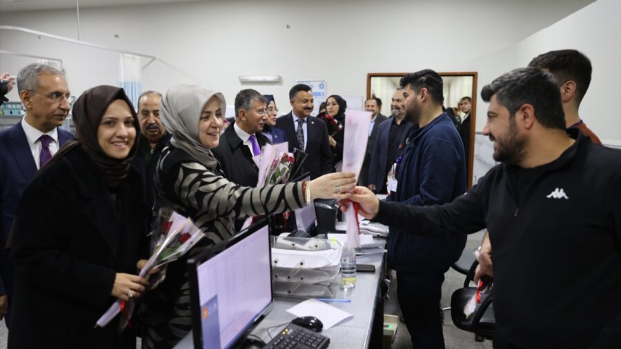 AK Parti Kadın Kolları Başkanı Ercan, Şanlıurfa’da sağlık çalışanlarını ziyaret etti