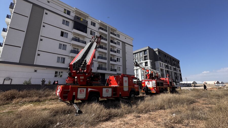 Aksaray’da prizde unutulan şarj aletinden çıkan yangında mahsur kalan 10 kişi kurtarıldı