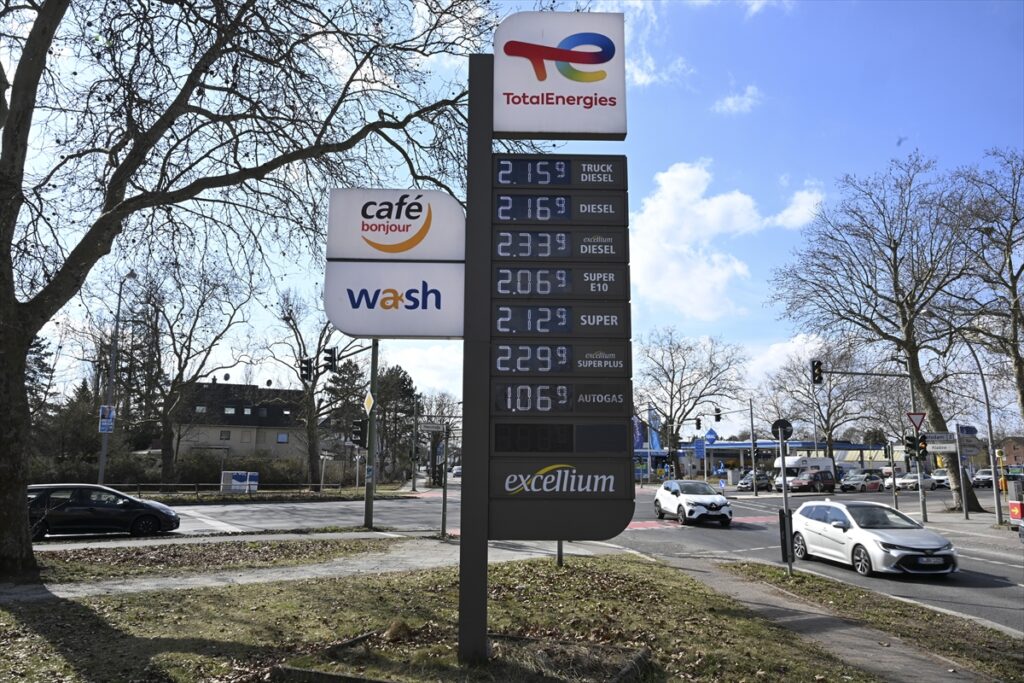 Almanya’da akaryakıtta fiyat artışına günlük sınır gündemde