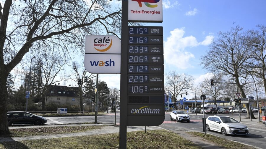 Almanya’da akaryakıtta fiyat artışına günlük sınır gündemde