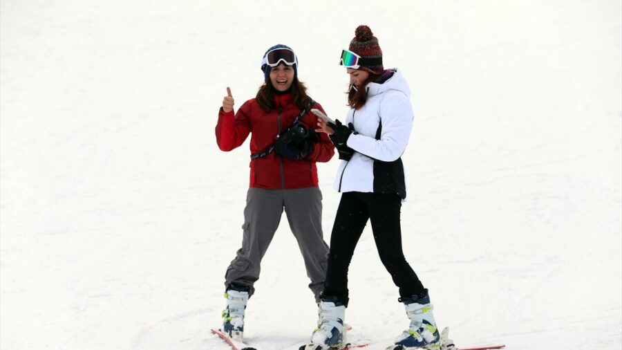 Anadolu’nun “yüce dağı” Ilgaz’da kayak sezonu ilkbaharda da sürüyor