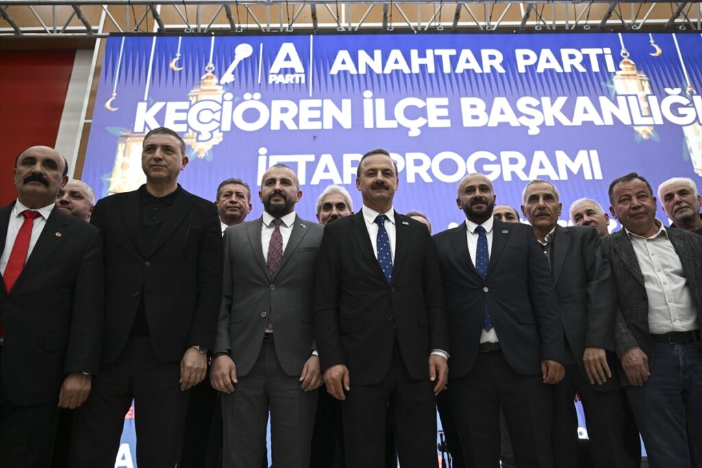 Anahtar Parti Genel Başkanı Ağıralioğlu, partisinin iftar programına katıldı
