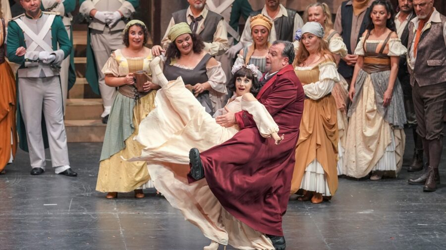 Antalya Devlet Opera ve Balesi “Aşk İksiri” operasını sahneledi