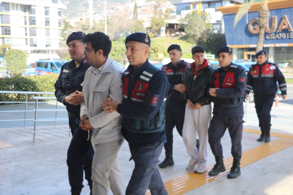Antalya’da dolandırıcılık operasyonunda yakalanan 6 zanlı tutuklandı