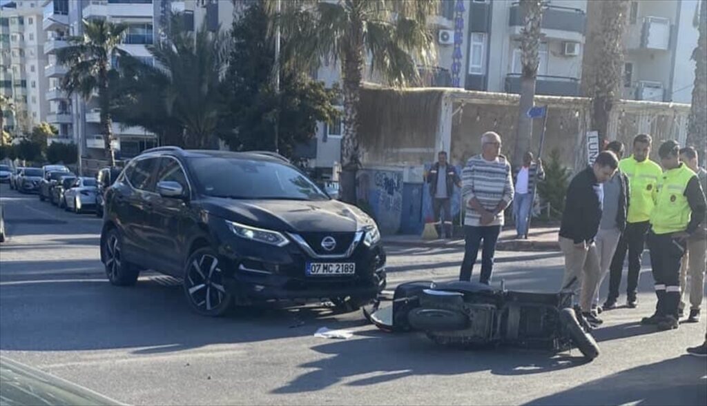 Antalya’da otomobille çarpışan motosikletteki 1 kişi öldü