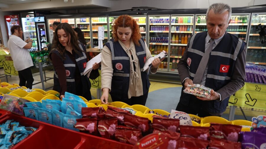 Antalya’da Ramazan Bayramı öncesinde market ve restoranlarda fiyatlar denetlendi
