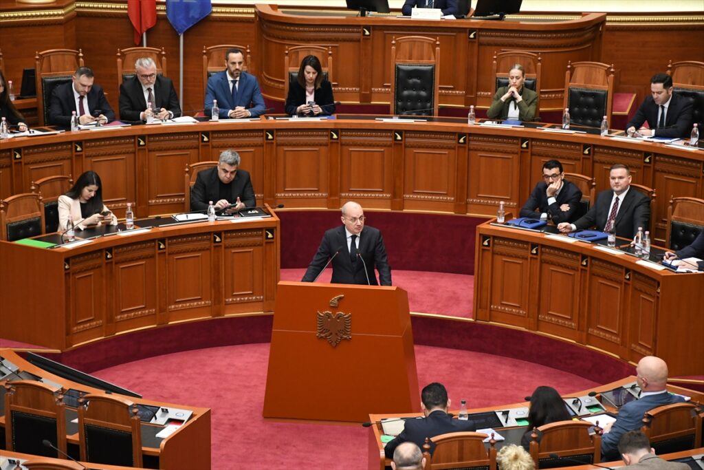 Arnavutluk meclisi, İran’ı “terörü destekleyen devlet” olarak ilan eden kararı onayladı
