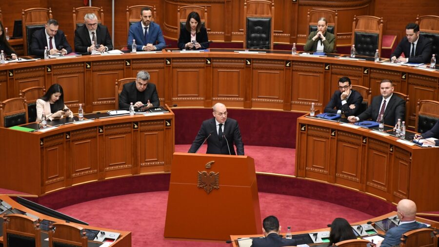 Arnavutluk meclisi, İran’ı “terörü destekleyen devlet” olarak ilan eden kararı onayladı