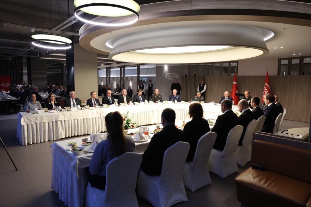 Bakan Güler, OYAK Yönetim Kurulu Başkanı Aksakallı ve beraberindekilerle iftarda buluştu