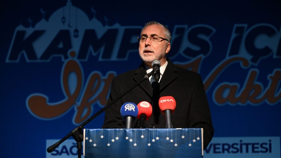 Bakan Işıkhan, Sağlık Bilimleri Üniversitesi öğrencileriyle iftarda buluştu: