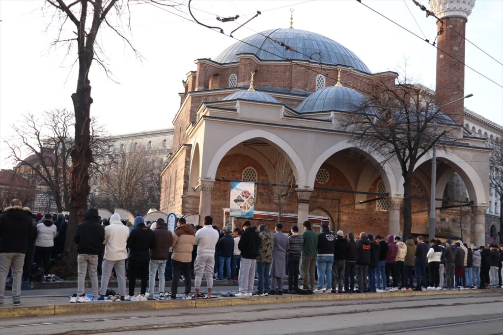 Balkanlar’da Müslümanlar Ramazan Bayramı namazını kıldı