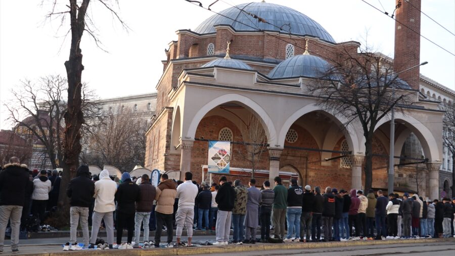 Balkanlar’da Müslümanlar Ramazan Bayramı namazını kıldı