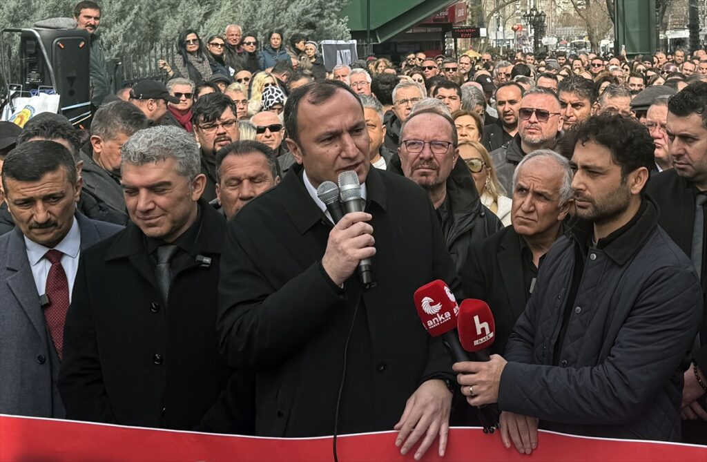 Başkentte, bir öğretmenin İstanbul’da öldürülmesi protesto edildi
