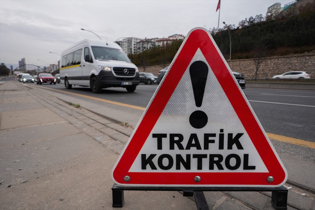 Bayram tatilinde güvenli ulaşım için trafik tedbirleri artırıldı