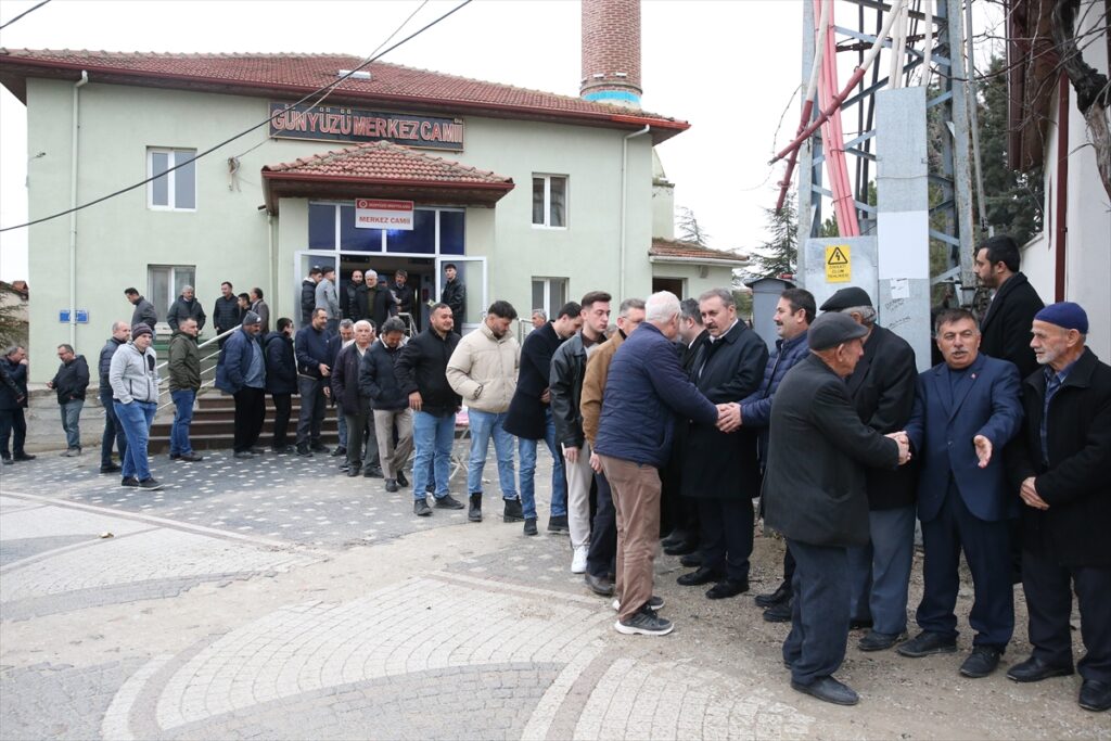 BBP Genel Başkanı Destici, Eskişehir’de bayram namazı sonrası konuştu: