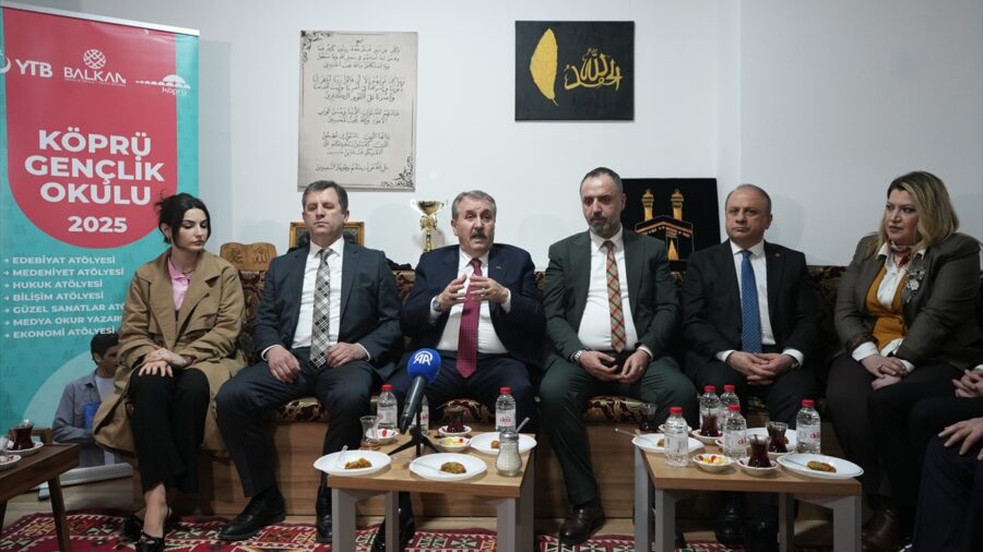 BBP Genel Başkanı Destici Üsküp’te gençlerle buluştu