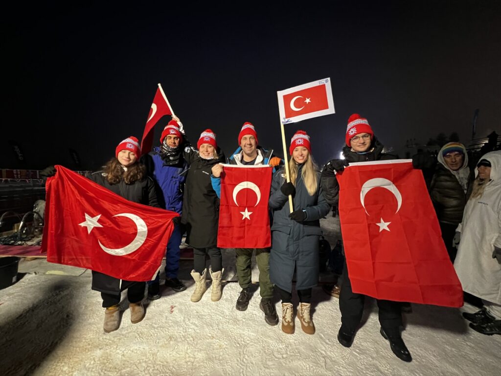 Bengisu Avcı, Kış Yüzme Dünya Şampiyonası’nda dünya rekoru kırdı