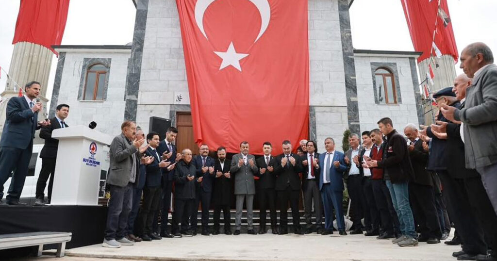 Beyağaç Merkez Çarşı Camii ibadete açıldı