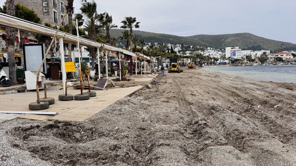 Bodrum’da sahildeki tahliye ve yıkım işlemleri devam ediyor
