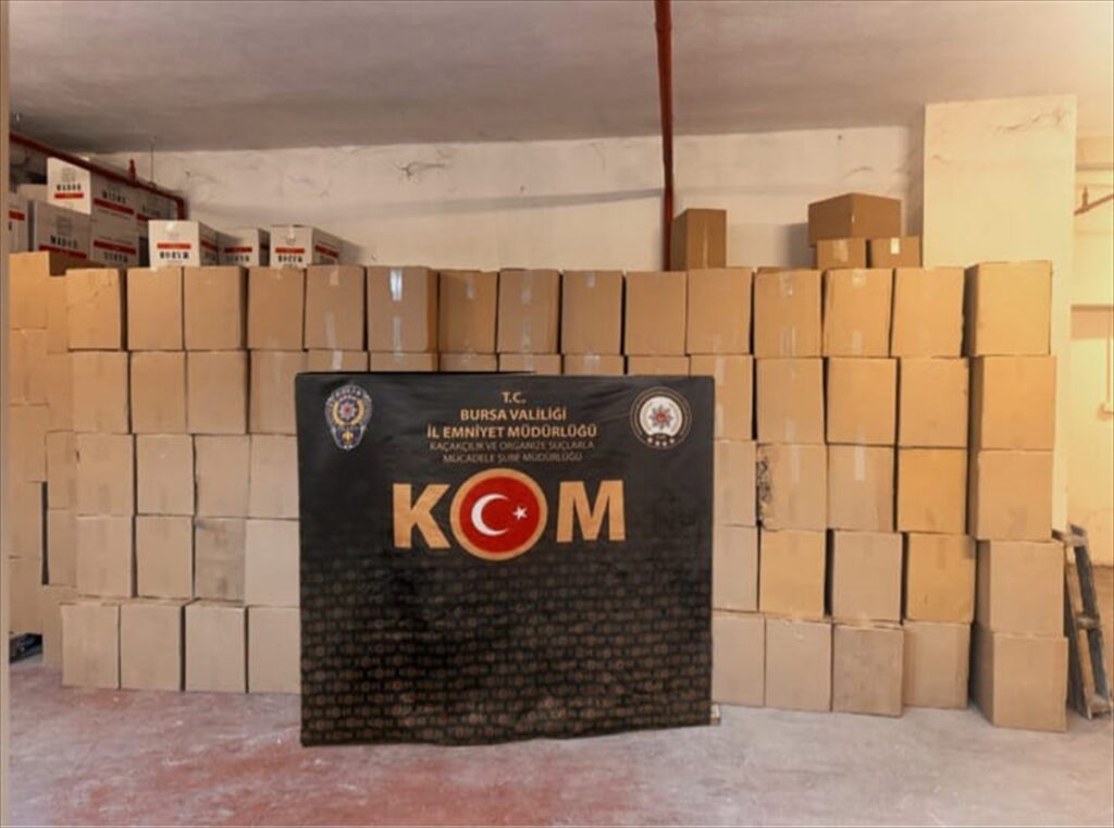Bursa’da kaçakçılık operasyonunda 3 milyon makaron ele geçirildi
