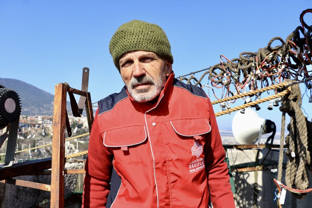 Bursa’daki tarihi Ulu Cami’nin mahyası “zekat berekettir” olacak