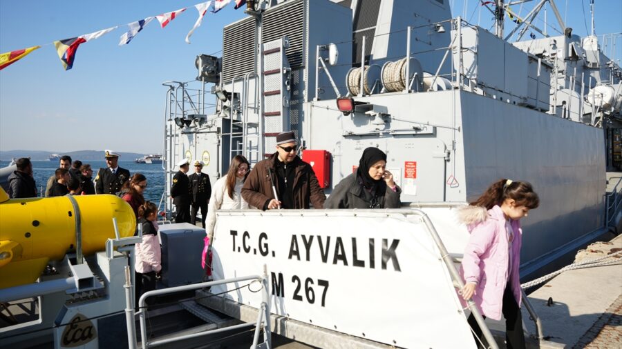 Çanakkale’de Deniz Kuvvetleri Komutanlığı gemileri ziyarete açıldı