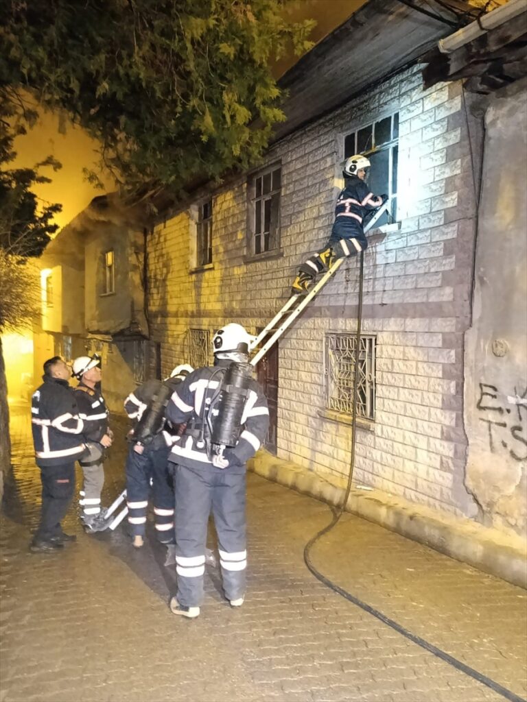 Çankırı’da iki katlı evde çıkan yangında 2 kişi öldü
