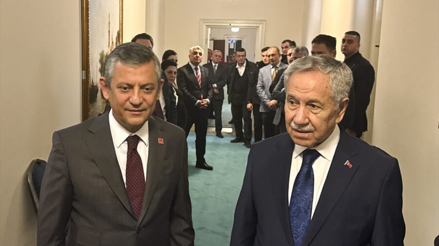 CHP Genel Başkanı Özel, eski TBMM Başkanı Arınç’ı ziyaret etti