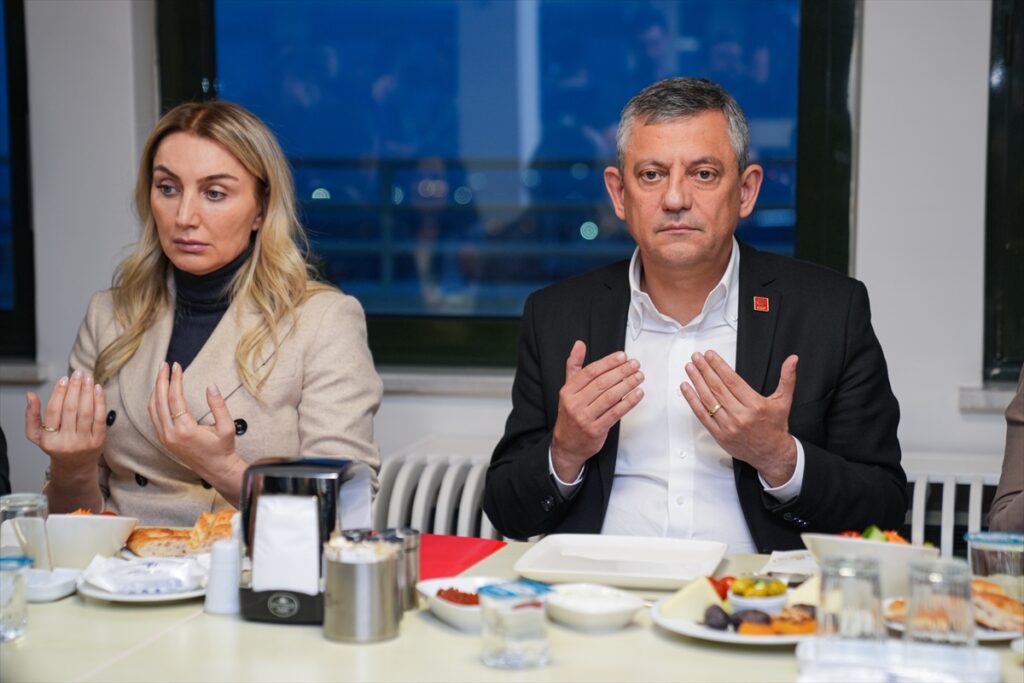 CHP Genel Başkanı Özel, İstanbul’da tutuklu yakınlarıyla iftar programında konuştu: