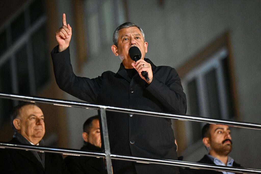 CHP Genel Başkanı Özel, partisinin Kağıthane mitingine katıldı