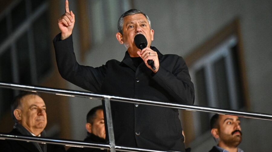 CHP Genel Başkanı Özel, partisinin Kağıthane mitingine katıldı