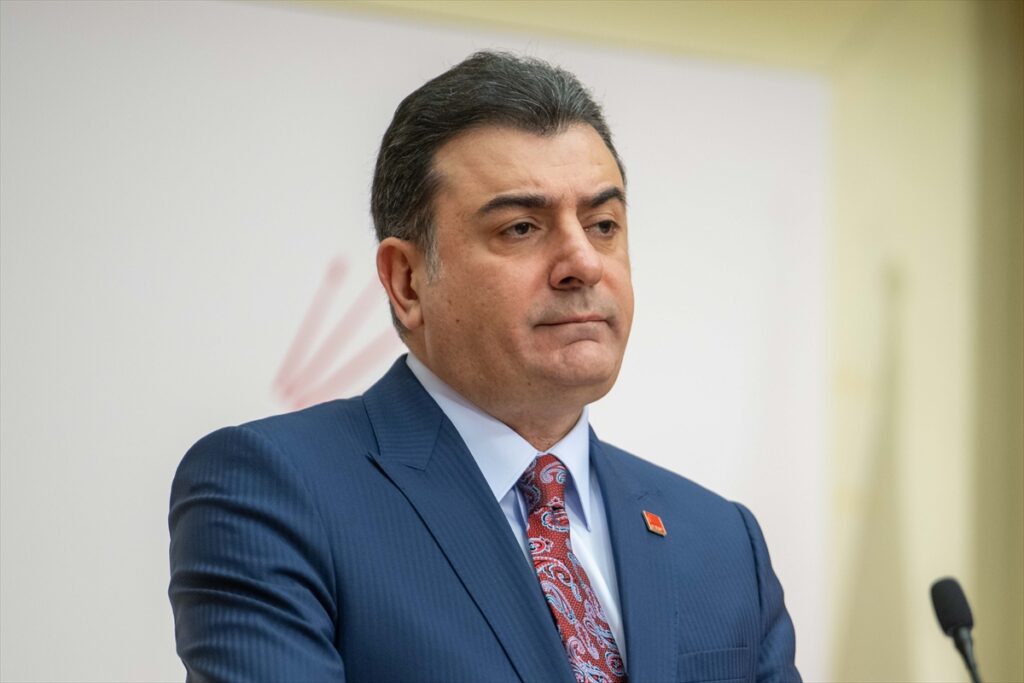 CHP Sözcüsü Emre, basın toplantısı düzenledi: