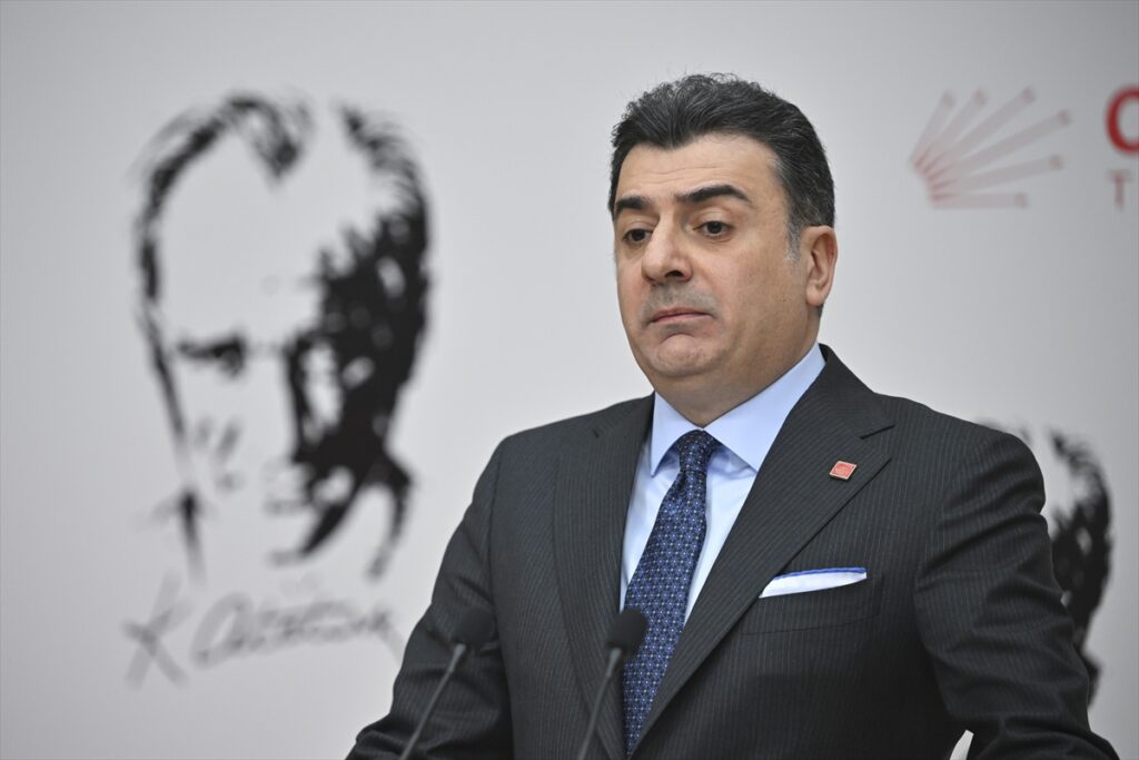 CHP Sözcüsü Emre, MYK gündemine ilişkin basın toplantısı düzenledi: