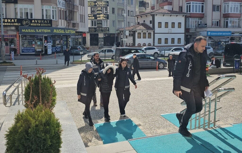 Çorum’da 92 yıl 1 ay 27 gün hapis cezası bulunan firari hükümlü yakalandı