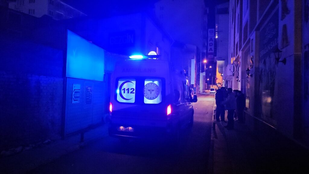 Çorum’da “yan bakma” kavgasında 1 kişi bıçakla yaralandı