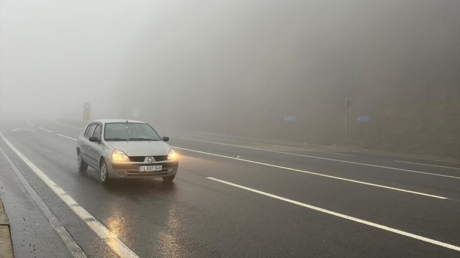 D-100 kara yolunun Bolu Dağı geçişinde sis ve sağanak etkili oldu