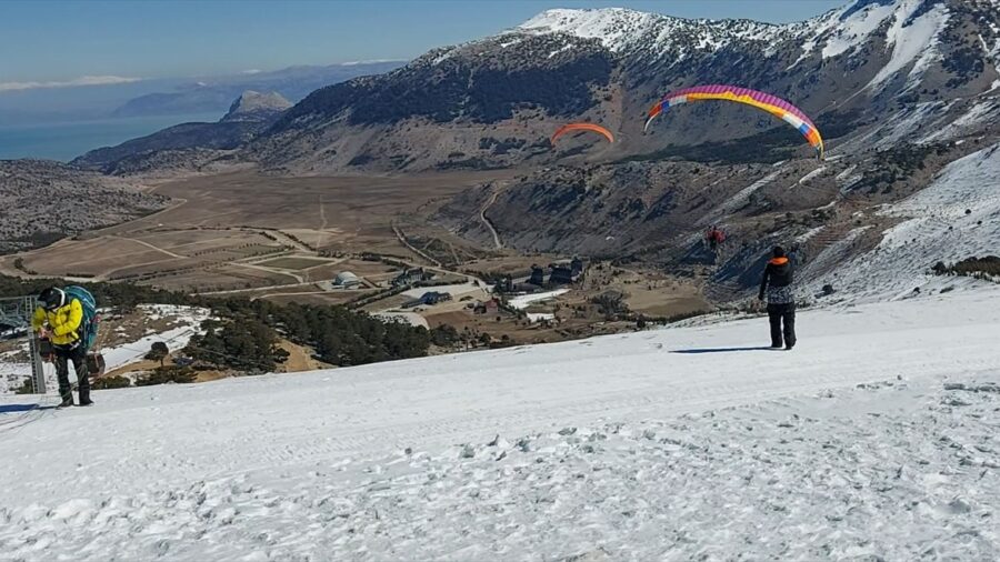 Davraz Kayak Merkezi yamaç paraşütü tutkunlarını da ağırlıyor