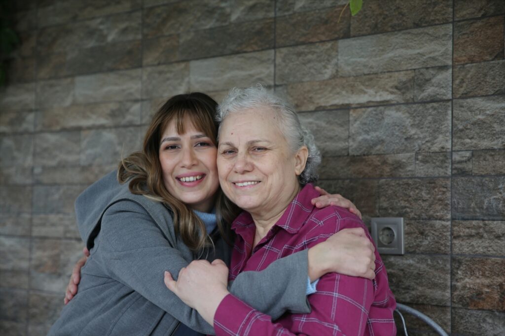 Dilara’nın lösemiye karşı en büyük gücü meme kanserini yenen annesi