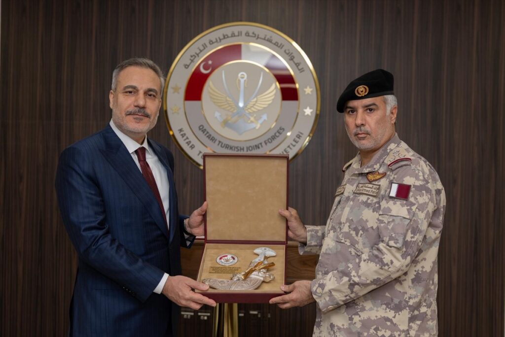 Dışişleri Bakanı Fidan, Katar-Türk Birleşik Müşterek Kuvvet Komutanlığı Karargahı’nı ziyaret etti